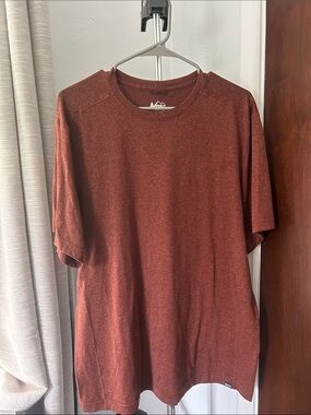 Men's Heather Brick Short-Sleeve Crew Neck Shirt